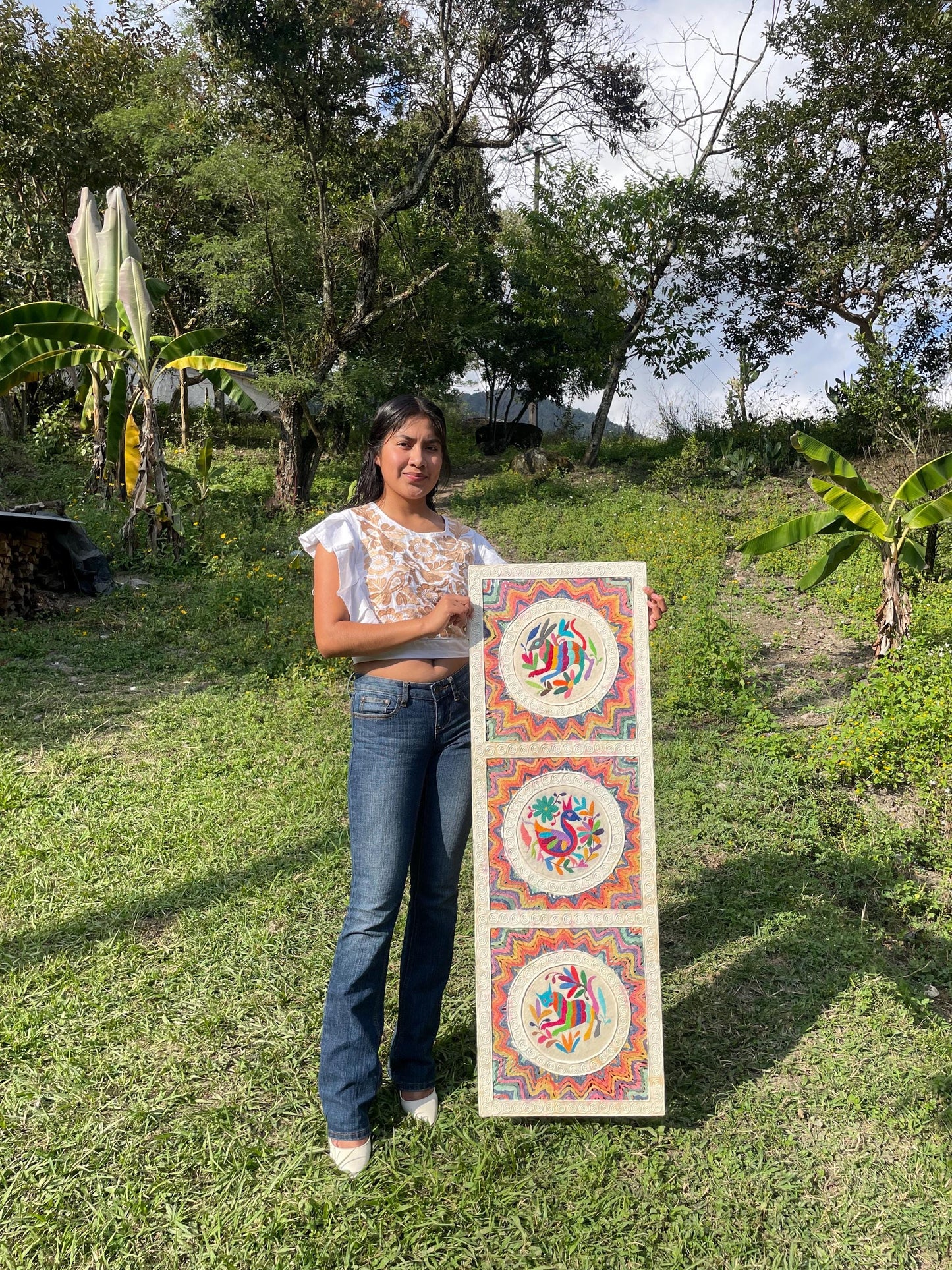 Arte Mural Mexicano Con Bordado Tenango y Papel Amate Hecho a Mano- 47,2 x 15,7 -Arte Otomí Teñido (SIN MARCO)