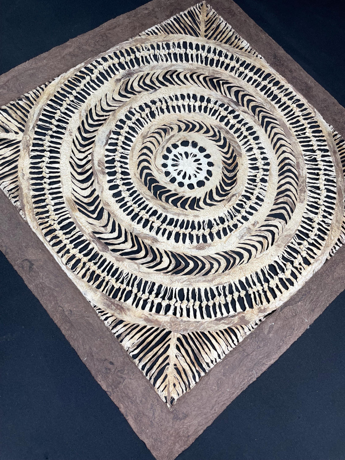 Arte Mural Mexicano Moderno Hecho a Mano en Papel Amate–Arte Moderno Otomí de 23 x 23 (SIN MARCO)