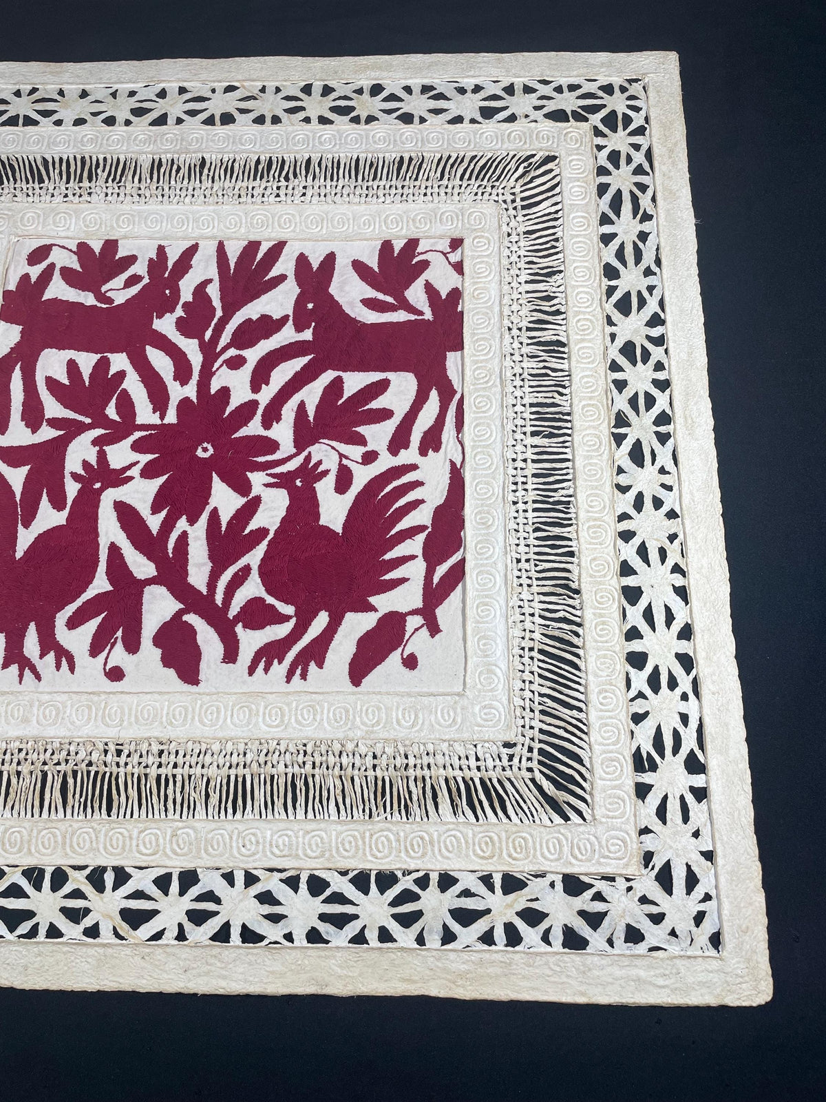 Arte Mural Mexicano en Papel Amate y Bordado Tenango Hecho a Mano-XL 31 x 31-Arte Otomí Moderno (SIN MARCO)
