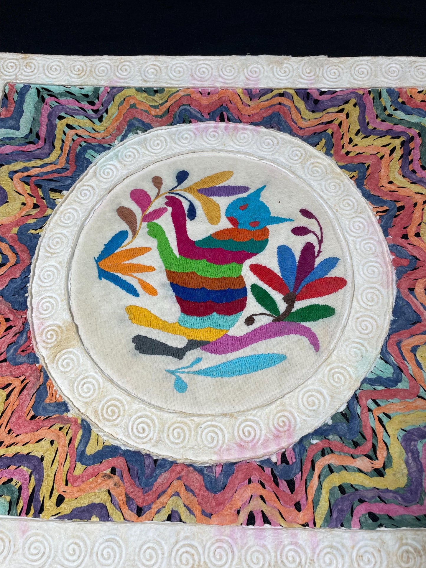 Arte Mural Mexicano Con Bordado Tenango y Papel Amate Hecho a Mano- 47,2 x 15,7 -Arte Otomí Teñido (SIN MARCO)
