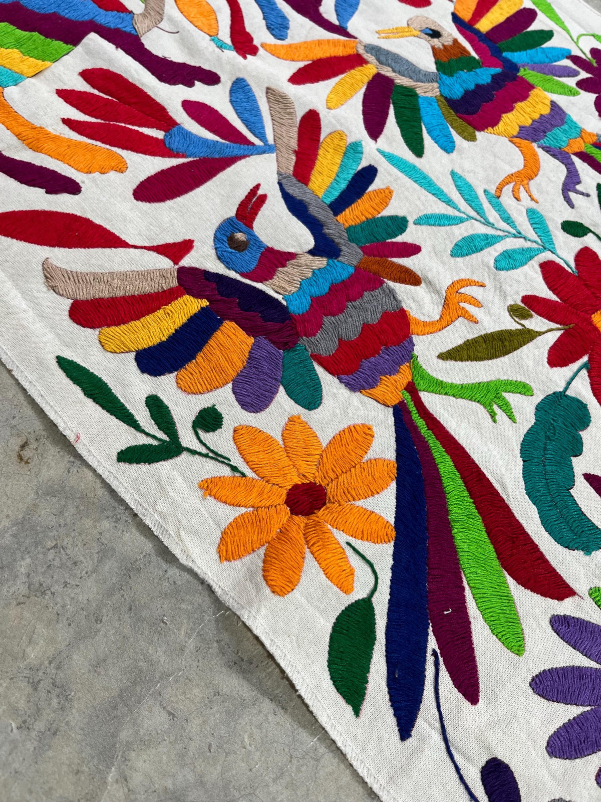 Enorme Bordado Tenango Hecho a Mano en Multicolor-Bordado Otomi en Vertical XXL 75.1  x 17.7 in