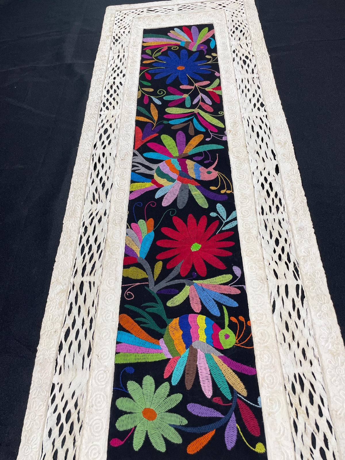 Arte Mural Mexicano en Papel Amate con Bordado de Tenango Hecho a Mano- 120 cm x 40 cm-Arte Bordado Otomí Moderno (SIN MARCO)