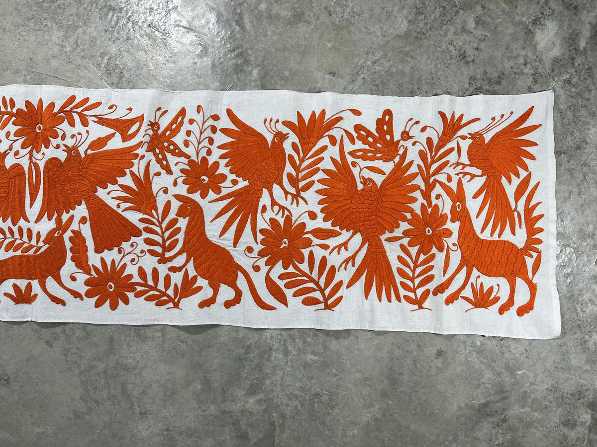 Bordado Tenango Hecho a Mano,Tapizado Otomi en Color Anaranjado XXL 190 cm x 43 cm-Textil Mexicano Moderno (SIN MARCO)